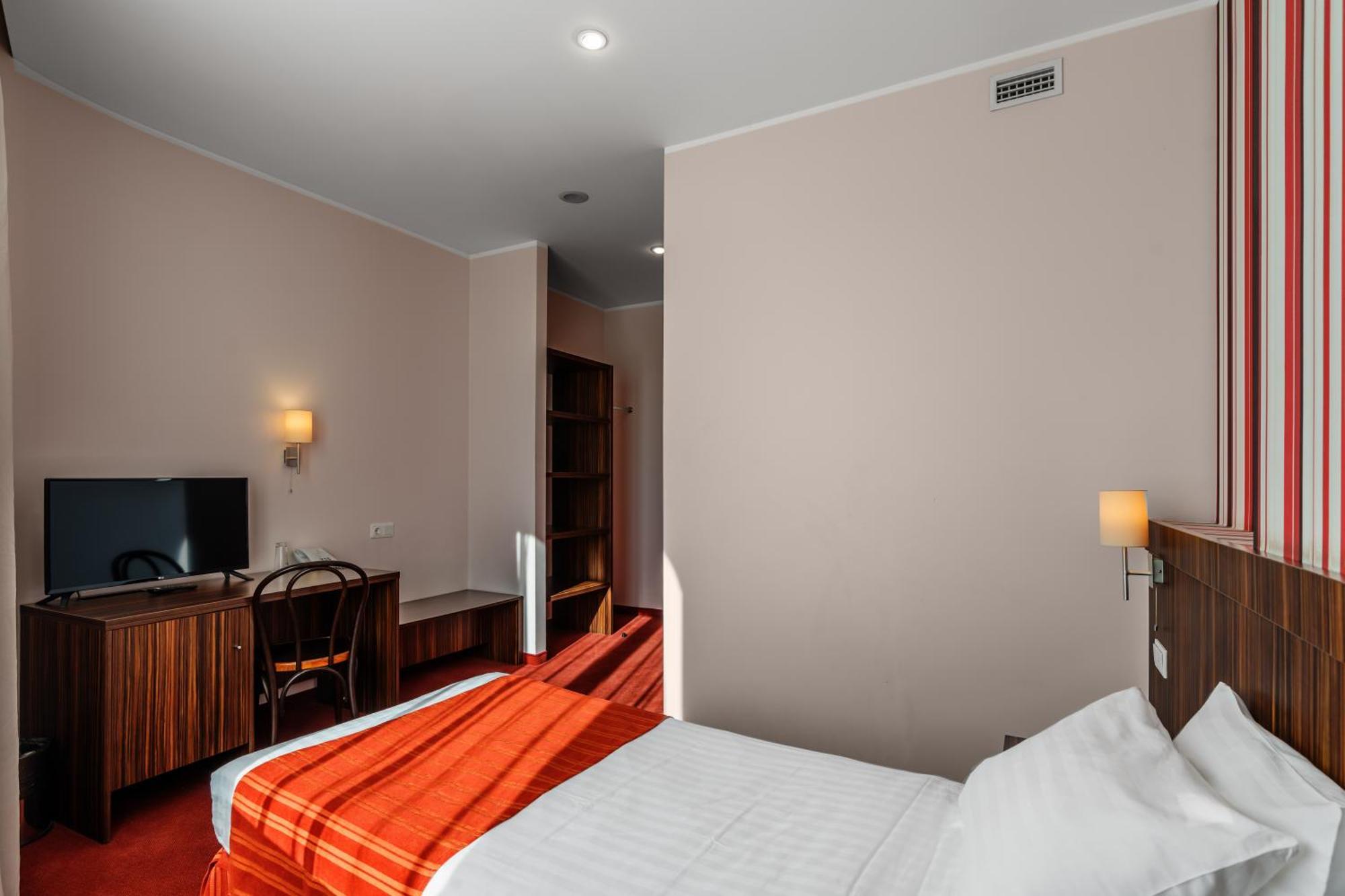 Rija Vef Hotel With Free Parking Riga Zimmer foto